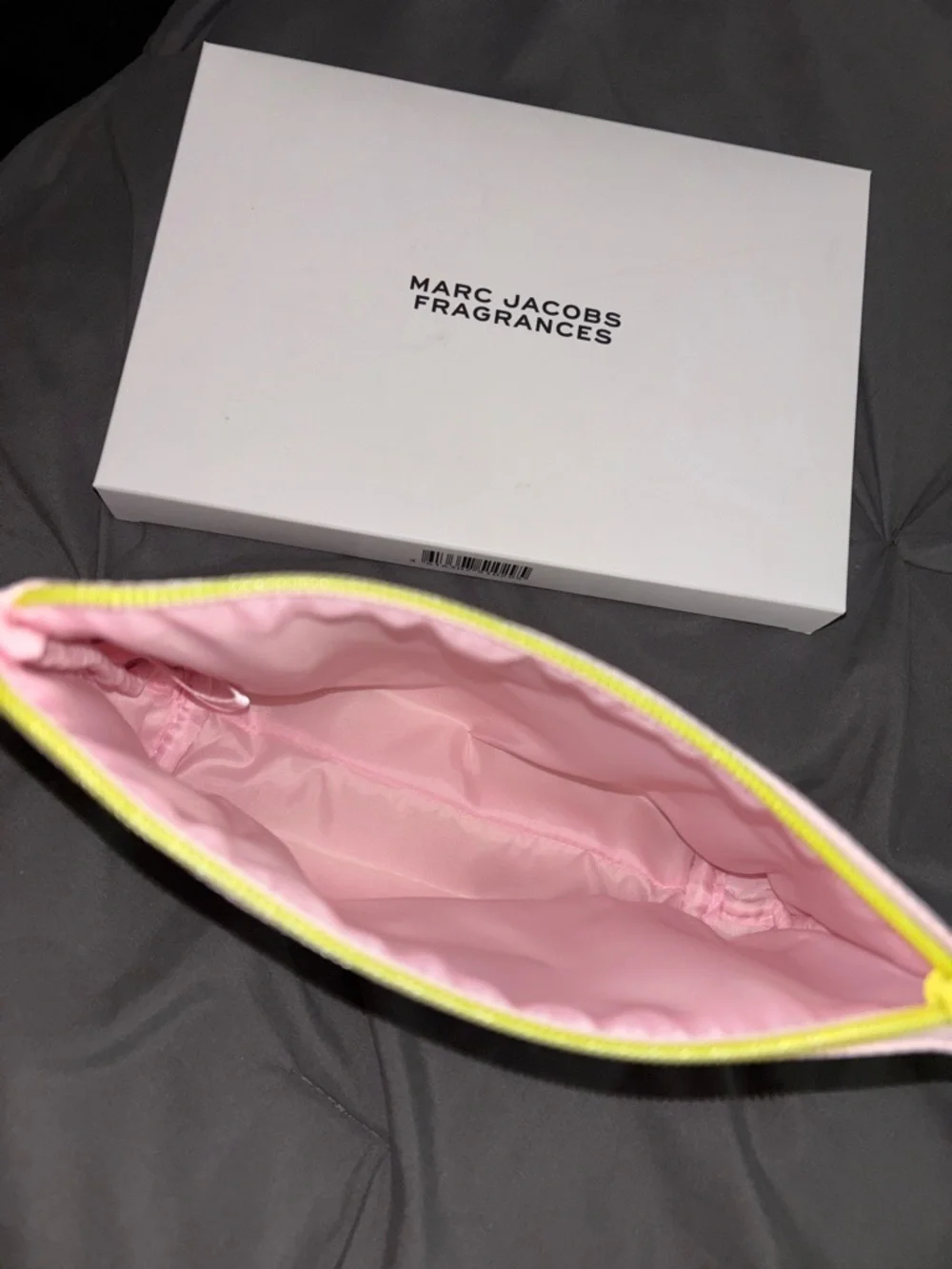 Marc Jacob’s makeup bag - Picture 3 of 6